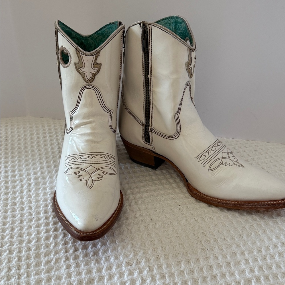 WOMENS Corral White Patent Leather Handcrafted Cowboy Ankle Boots SZ 10